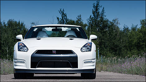 2013 Nissan GT-R front view