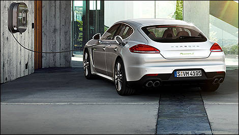 Porsche cuts Panamera S E-Hybrid price for 2015 