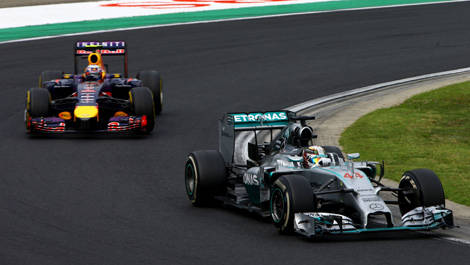 Daniel Ricciardo Red Bull RB10 Lewis Hamilton Mercedes W05