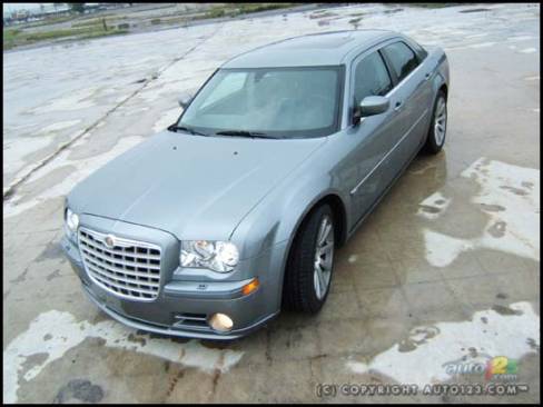 2006 Chrysler 300C SRT8 (Photo: Mathieu St-Pierre, Auto123.com)