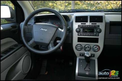 2007 Jeep Compass Limited 4x4 (Photo: Philippe Champoux, Auto123.com)