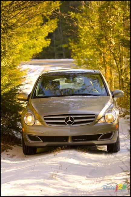 Mercedes-Benz F800 Style Concept (2010) - Front Angle Caricos