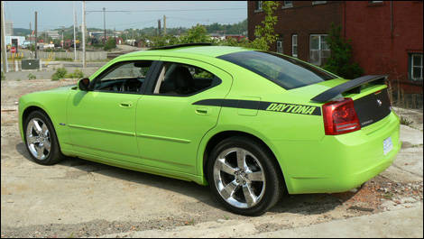 2007 Dodge Charger Daytona R/T Road Test Editor's Review | Car Reviews |  Auto123