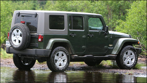 2007 Jeep Wrangler Unlimited Sahara Road Test Editor's Review | Car Reviews  | Auto123