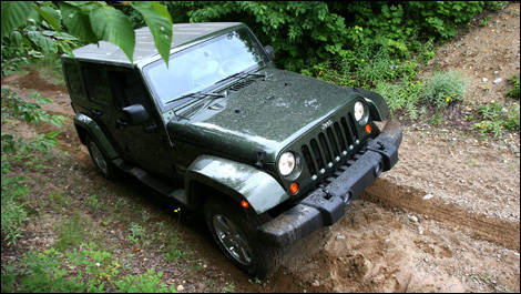 2007 Jeep Wrangler Unlimited Sahara Road Test Editor's Review | Car News |  Auto123
