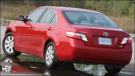 2007 Toyota Camry Hybrid Road Test Editor's Review | Car ...