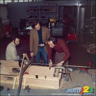 La conception de la Renault à l'époque de la maquette en bois avec, de g. à d., Jean-Claude Guénard, André de Cortanze et François Castaing.