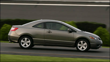 2007 Honda Civic DX-G Coupe Road Test Editor's Review | Car News | Auto123