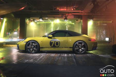 Porsche 911 Spirit 70, in profile, with roof up