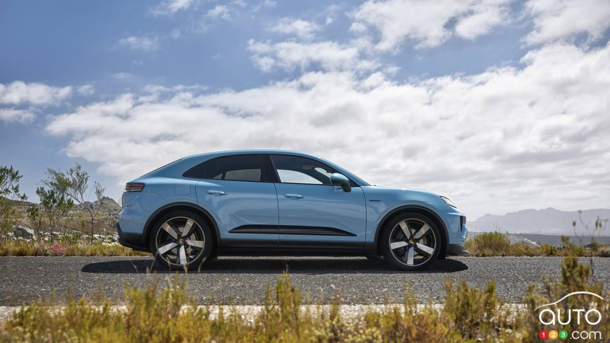 Porsche Macan électrique 2025, de profil