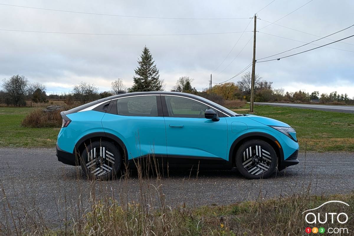 Nissan LEAF 2026, de profil