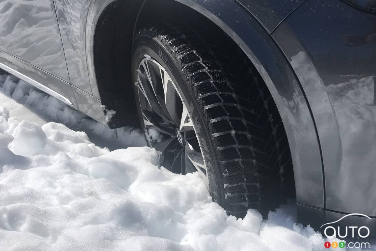 Un pneu Michelin dans la neige profonde