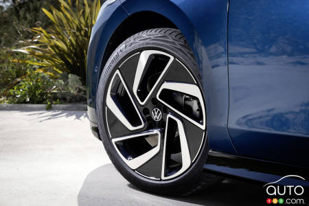 Continental EcoContact 6 tire, on the Volkswagen ID.7