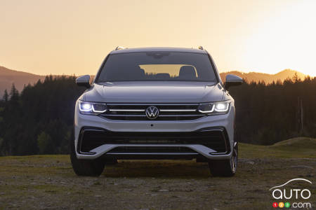 2022 Volkswagen Tiguan, front