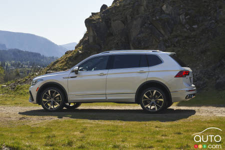 2022 Volkswagen Tiguan, profile