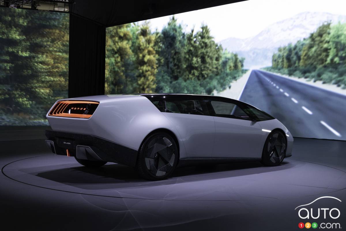 La berline Honda 0, trois quarts arrière