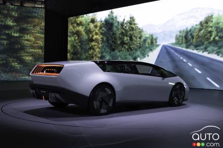 La berline Honda 0, trois quarts arrière