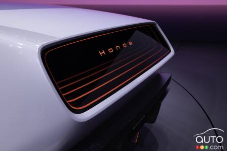 La berline Honda 0, feux
