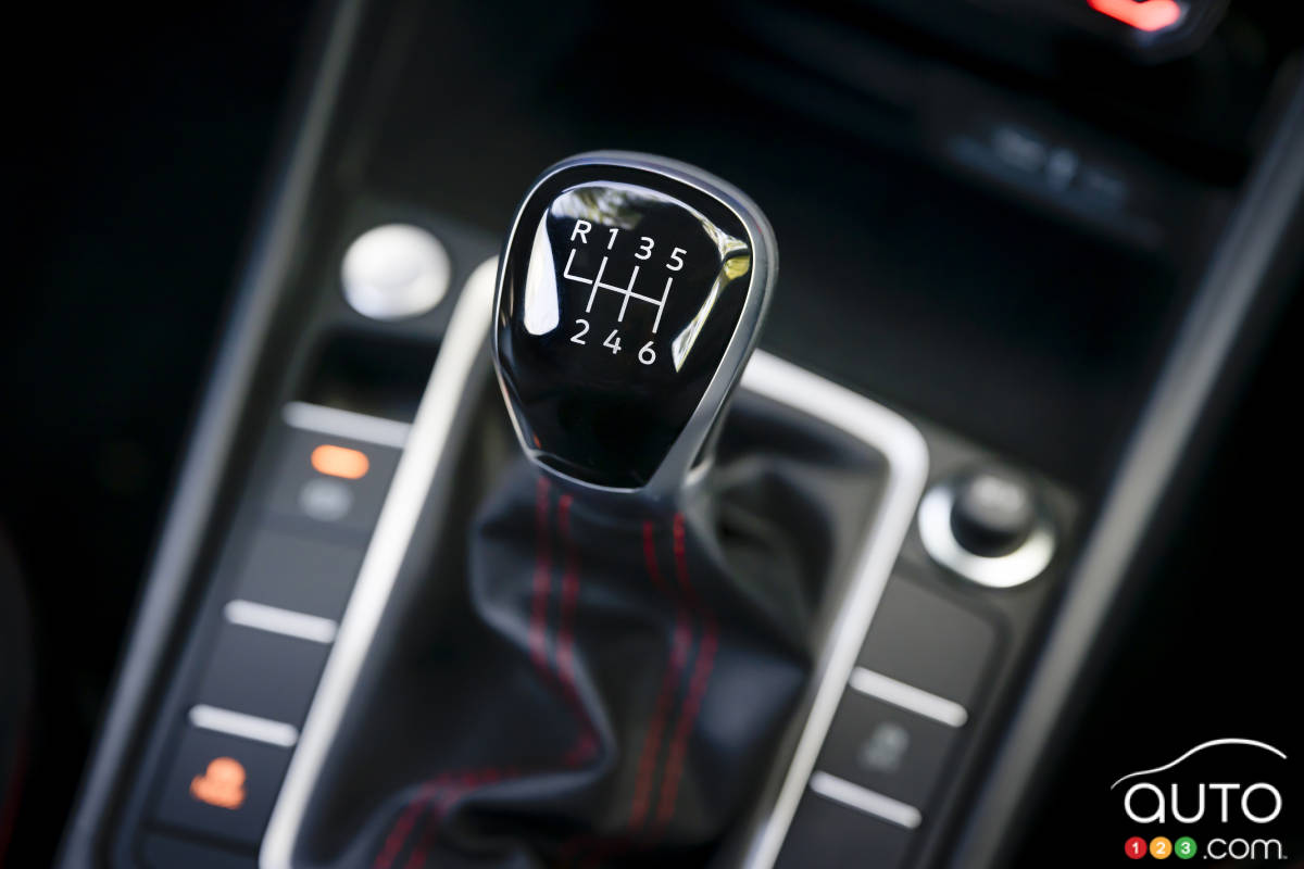 2025 Volkswagen Jetta GLI, gear shifter