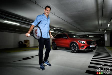 Roger Federer, in front of a... Mercedes