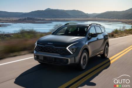 2023 Kia Sportage PHEV, three-quarters front