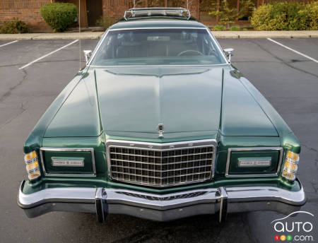 1978 Ford Country Squire, hood