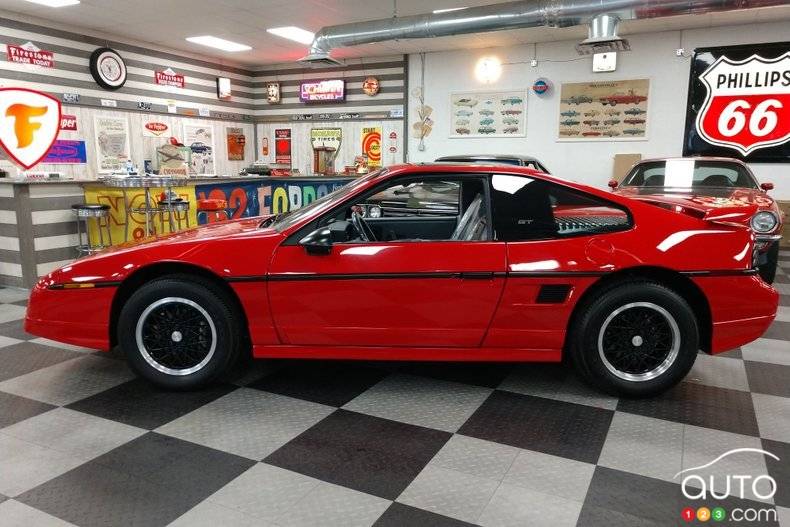 Pontiac Fiero 1988, profil
