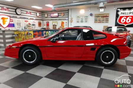 1988 Pontiac Fiero, profile