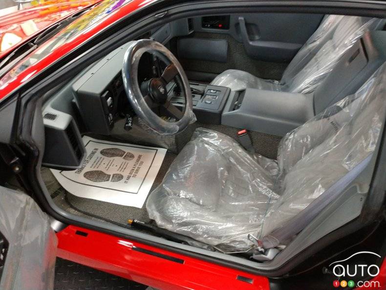 Pontiac Fiero 1988, intérieur