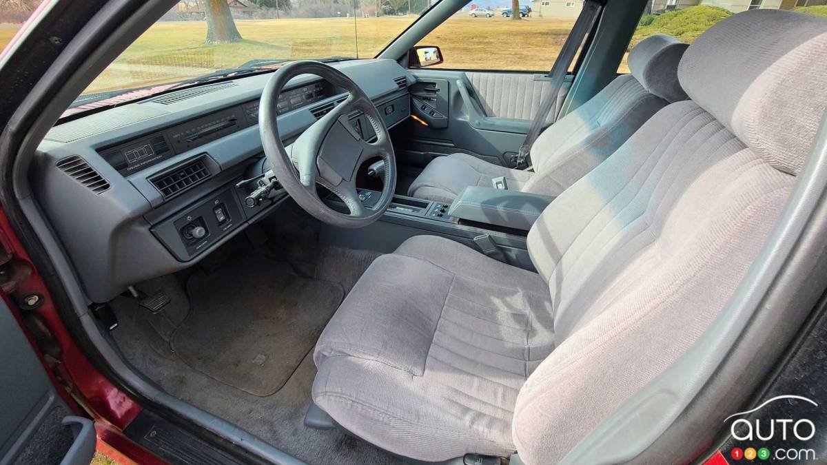 La Pontiac 6000 1990, intérieur