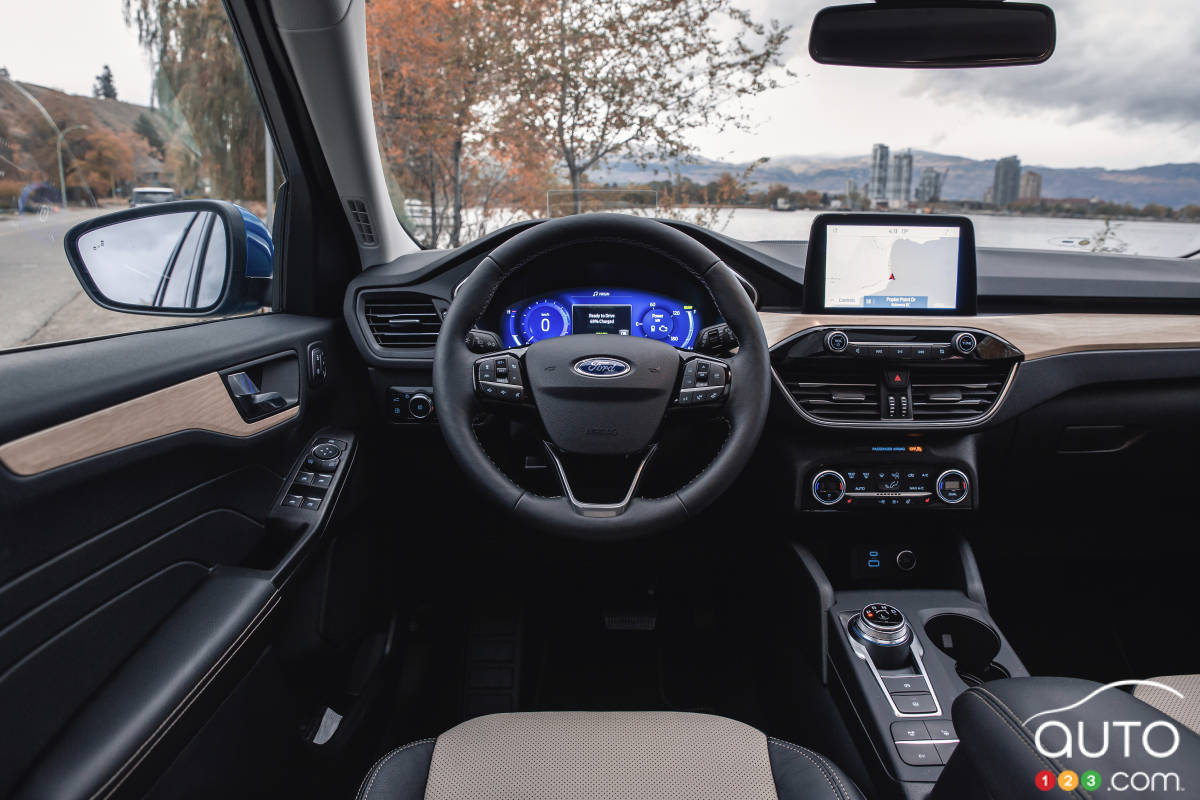 Ford Escape hybride rechargeable 2021, intérieur