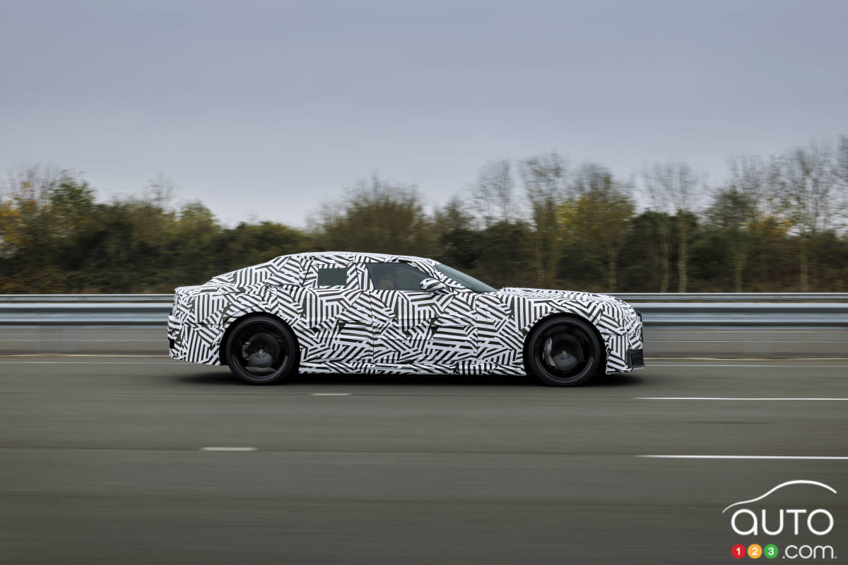 Le prototype Jaguar super GT, de profil