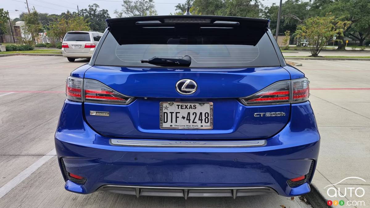 La Lexus CT 200h 2014, arrière