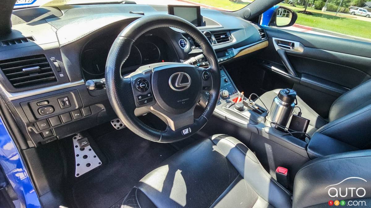La Lexus CT 200h 2014, intérieur