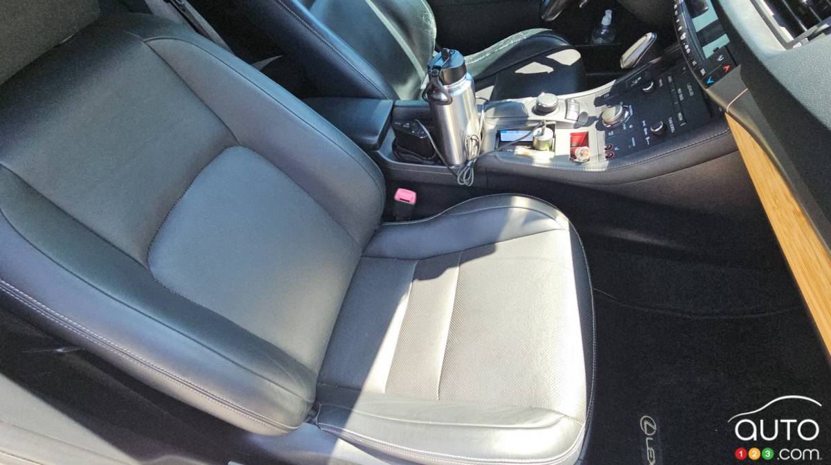La Lexus CT 200h 2014, sièges