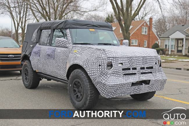 2021 Ford Bronco, three-quarters front
