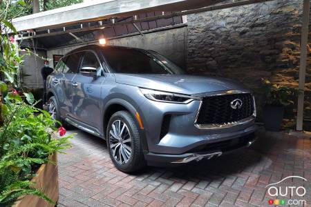 2022 Infiniti QX60, three-quarters front