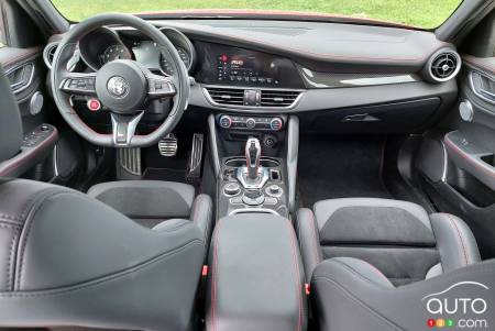 Alfa Romeo Giulia Quadrifoglio 2021, intérieur