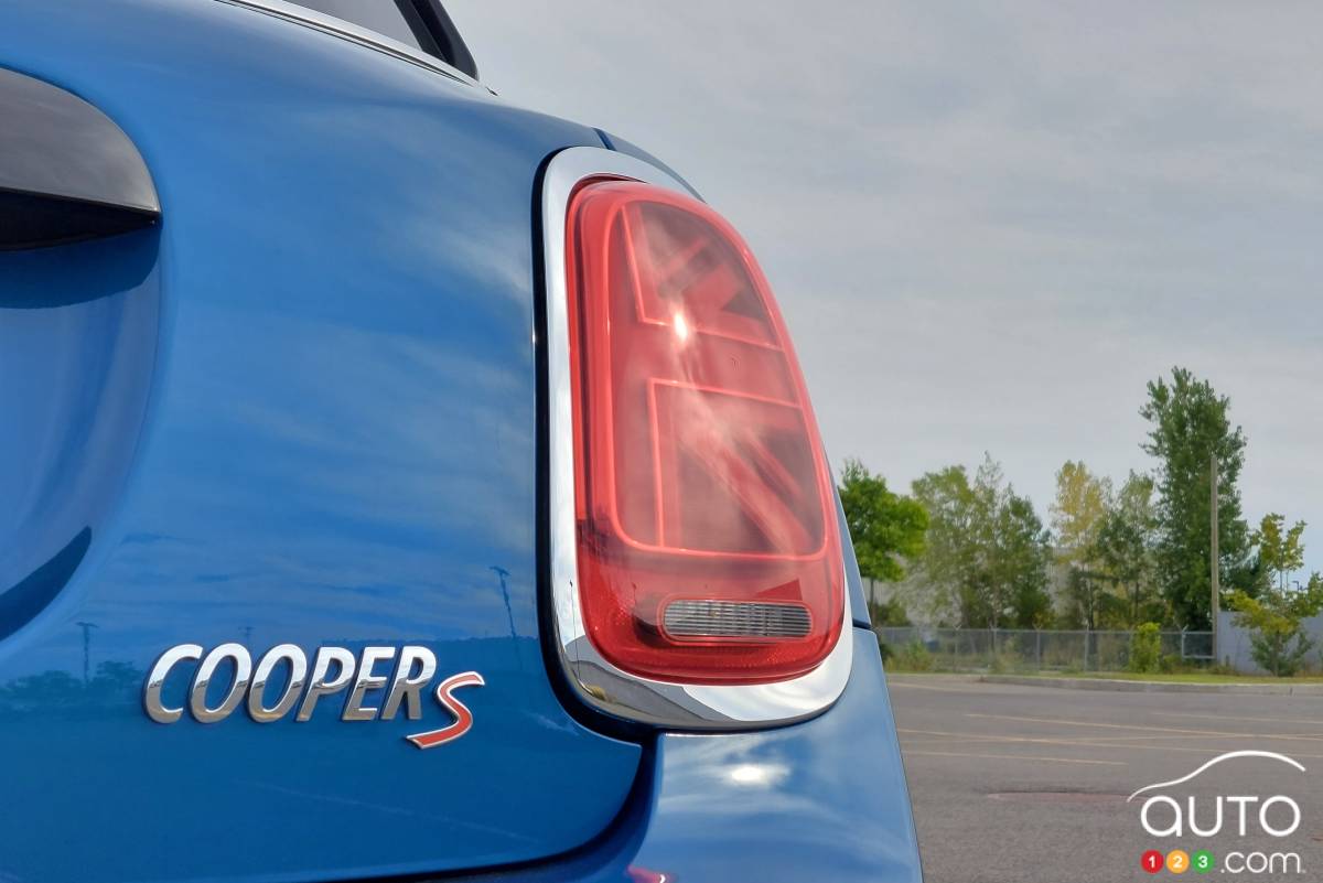 Mini Cooper S 5 portes 2022, écusson, feu
