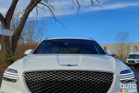 2022 Genesis GV70 2.5T, front grille, hood