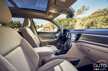 Volkswagen Atlas, first row