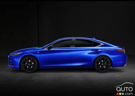 2021 Lexus ES Black Line SE, profile