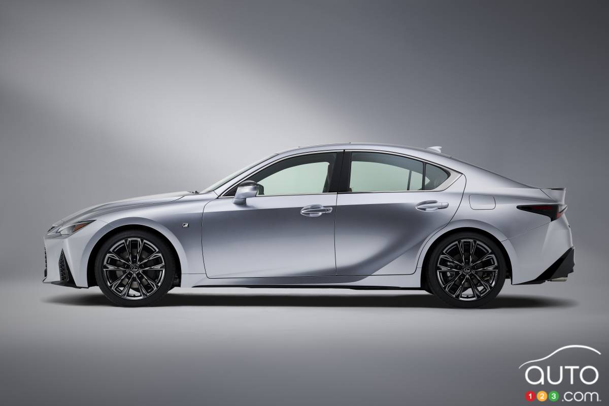Lexus IS F-Sport 2021, profil