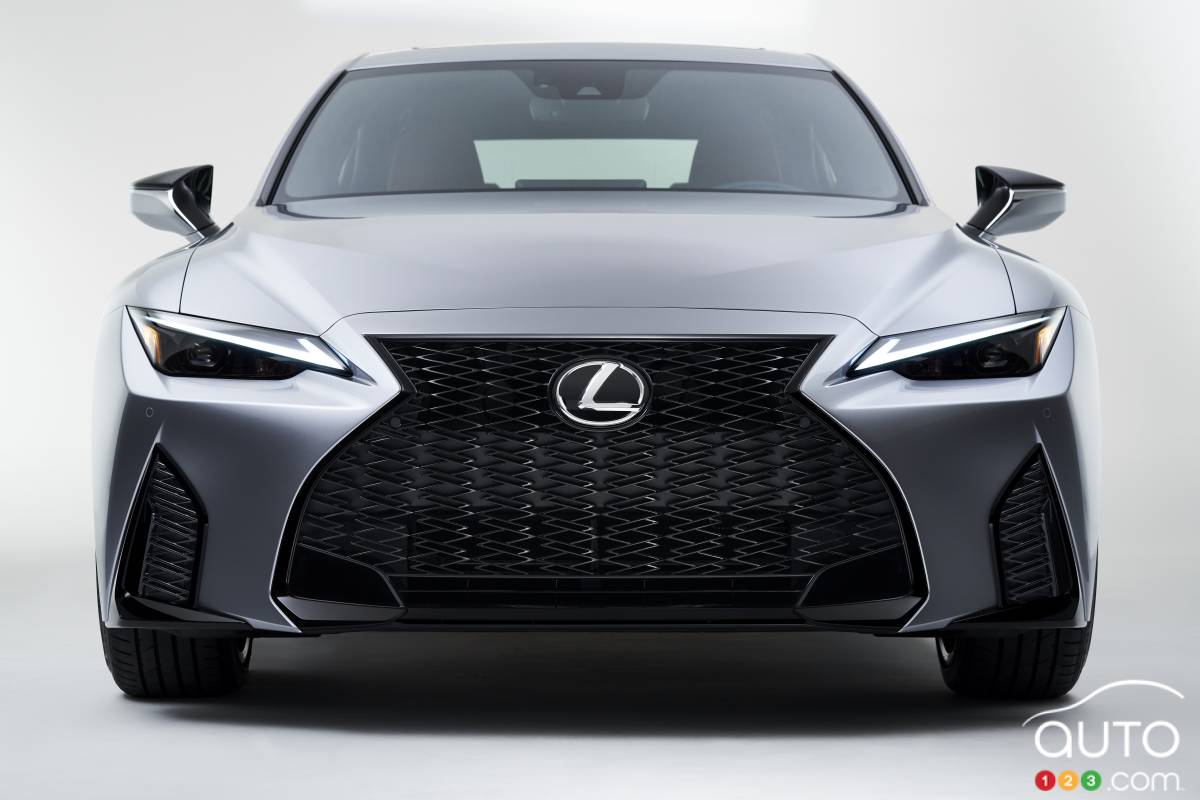 Lexus IS 2021, avant