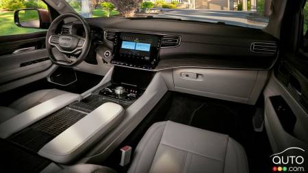 2022 Jeep Wagoneer, interior