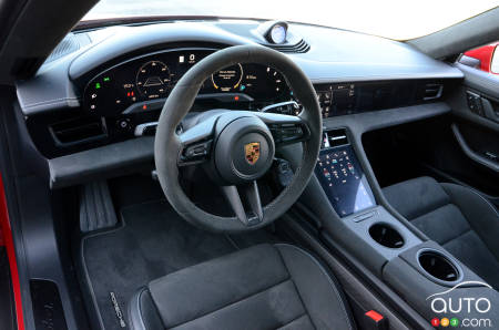 Steering wheel of 2022 Porsche Taycan GTS