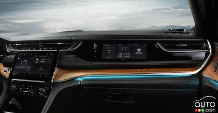 Dashboard of the 2022 Jeep Grand Cherokee L