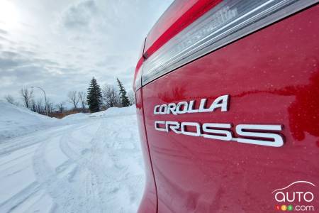 2022 Toyota Corolla Cross, badging