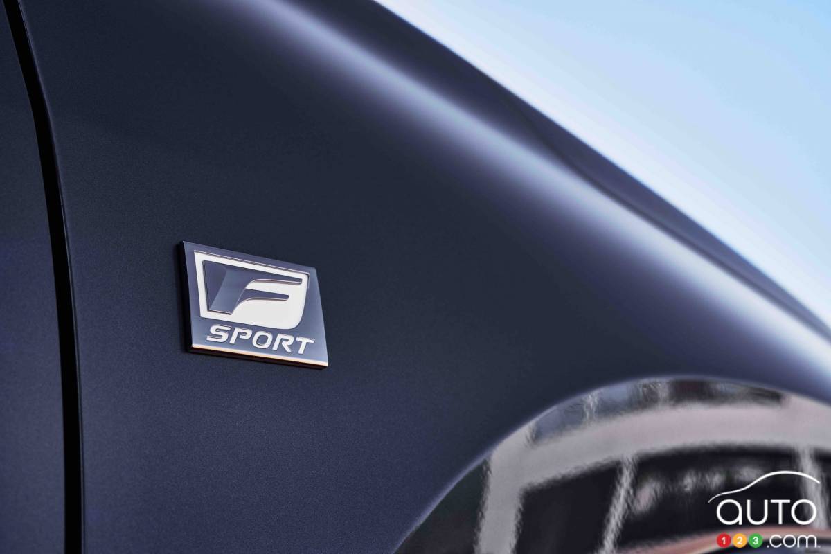 Lexus NX 2022, écusson F Sport