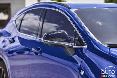 2022 Lexus NX, door handle